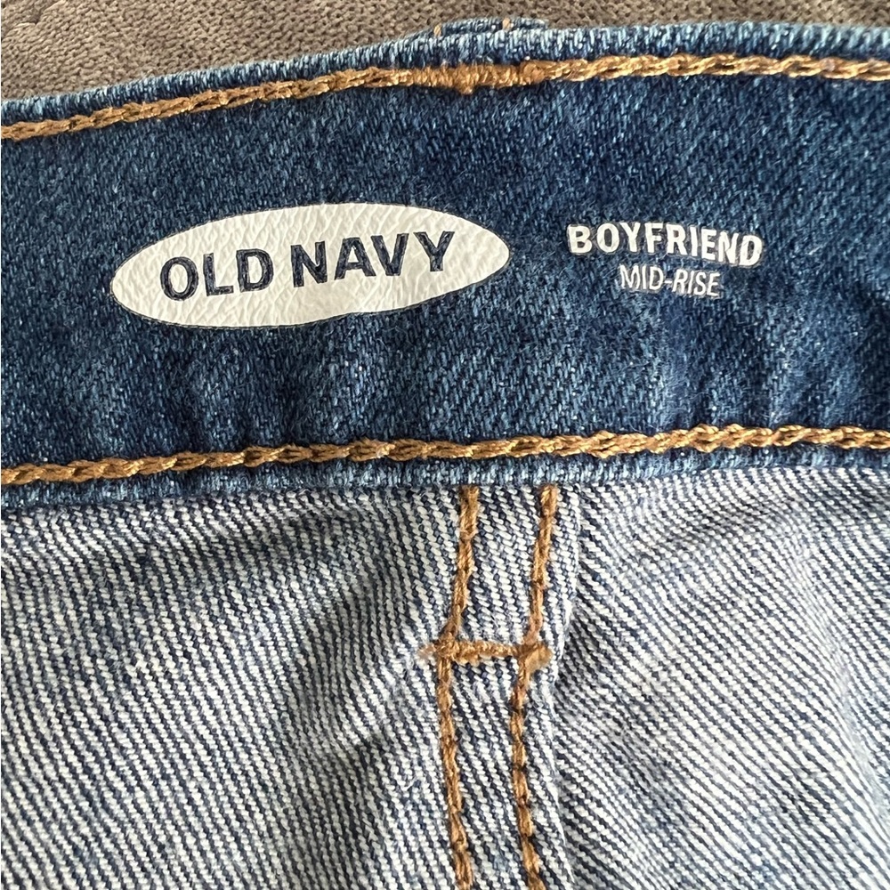 Old Navy Boyfriend style mid rise shorts - Picture 2 of 4